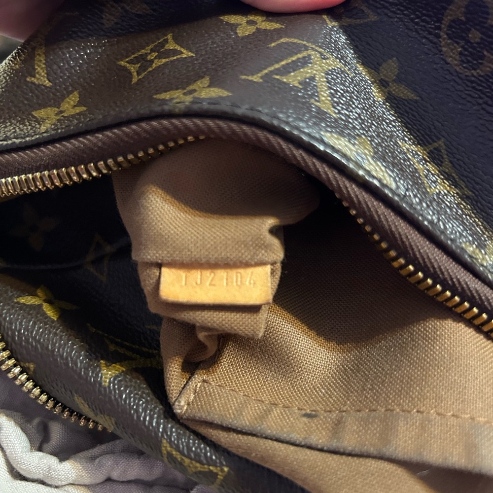 Louis Vuitton Mono Sully MM
Certificate of authenticity. Photos for condition - Picture 4 of 16